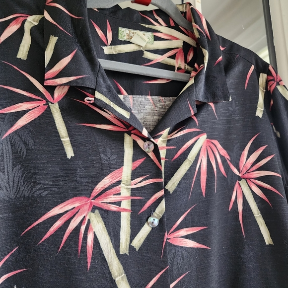 Tommy Bahama 100% Silk Casual Button Down Short Sleeve Top, Sz L - Picture 2 of 11